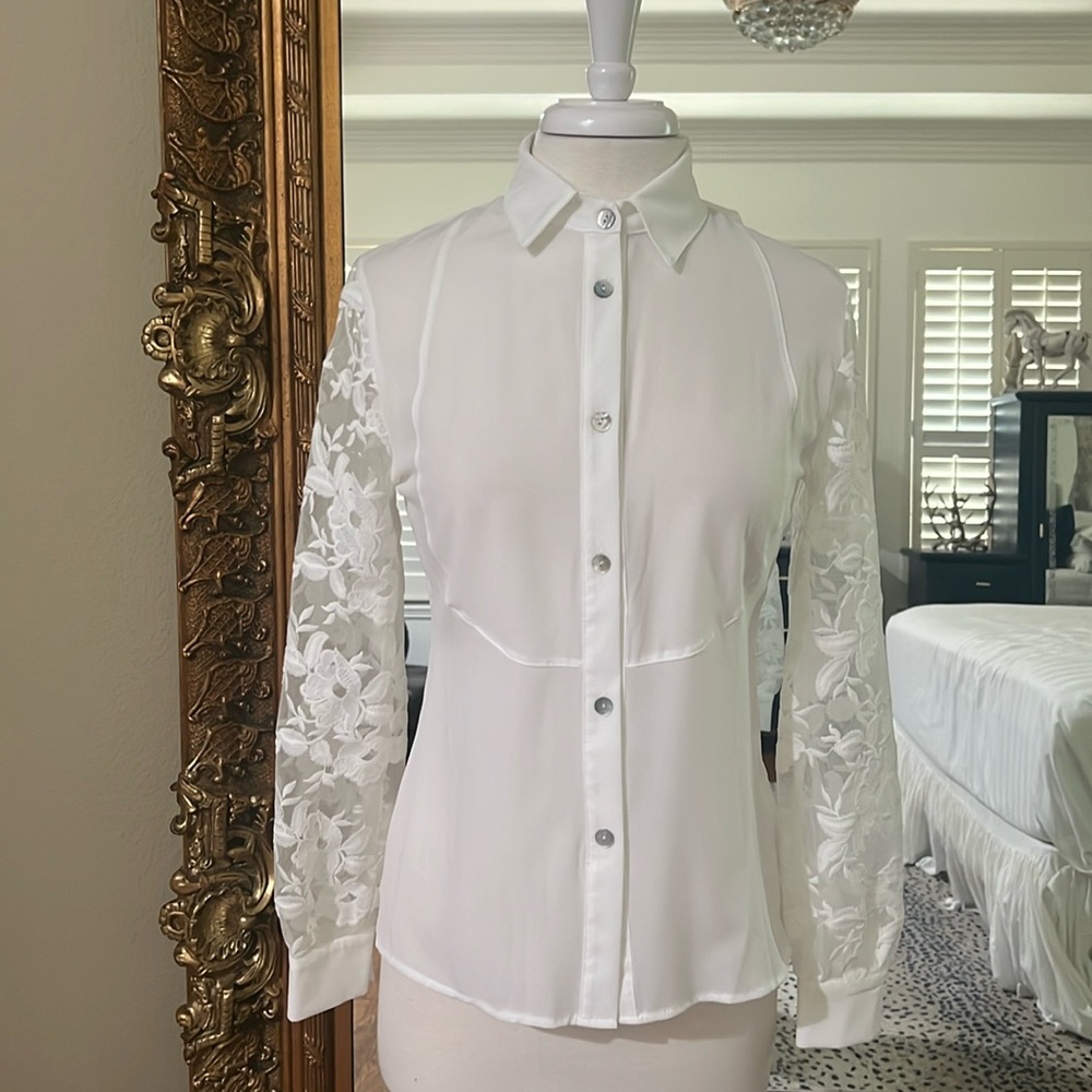 Senza Tempo Italian Lovely detailed White Blouse with Floral Sleeves & Bow SizeS